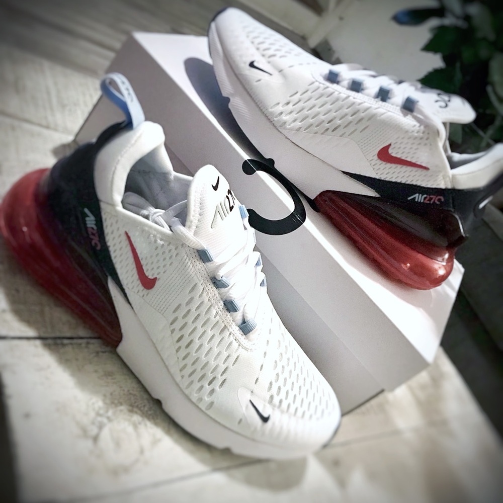 NWT Nike AIR MAX 270
